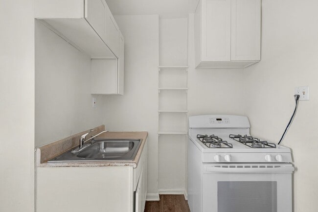 Building Photo - 611 Maude Ave