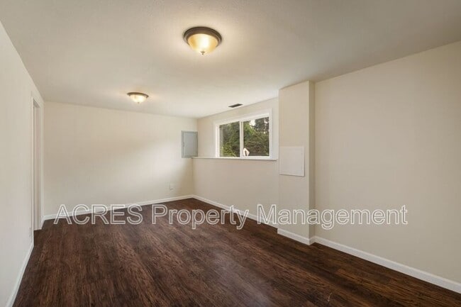 Building Photo - 12126 SE 160th St