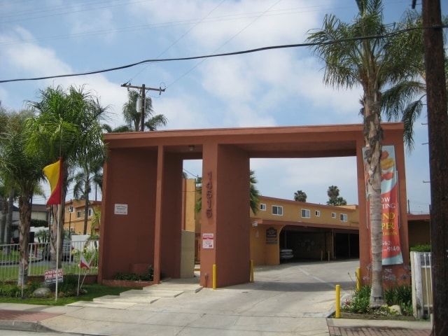 Building Photo - Sandpiper Apartments