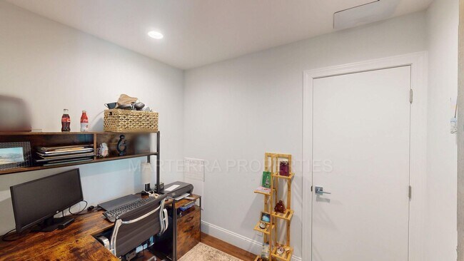 Building Photo - Beautiful home In Eastside Costa Mesa