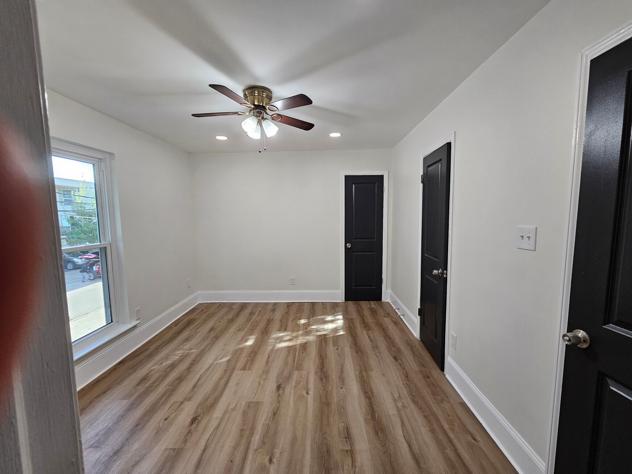 Building Photo - 4833 Zenith St