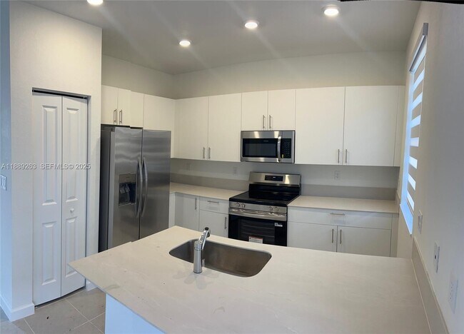 Building Photo - 2451 SE 28th St