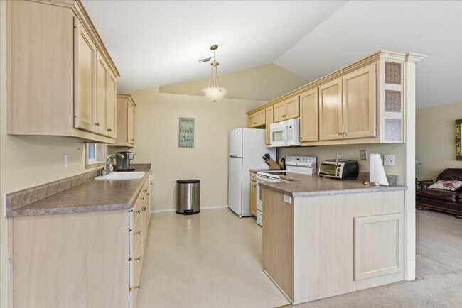 Building Photo - Coming soon!! This is a beautiful  home in Country Club Village Estates!