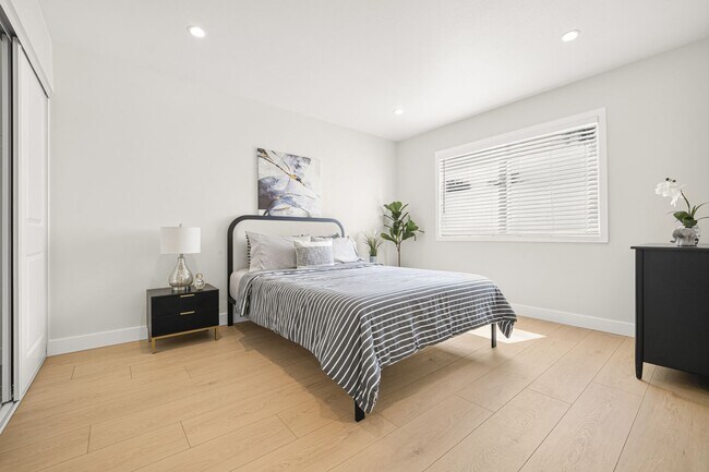Building Photo - 4141 E Addington Cir