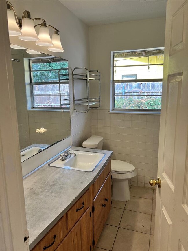 Building Photo - 8311 Hathaway Dr