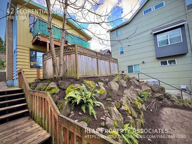 Building Photo - Charming 2-Bedroom, 1-Bath Unit for Rent i...