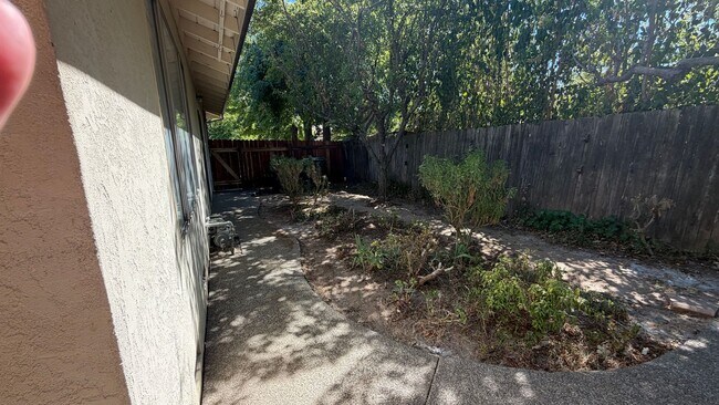 Building Photo - 7737 Southcliff Dr