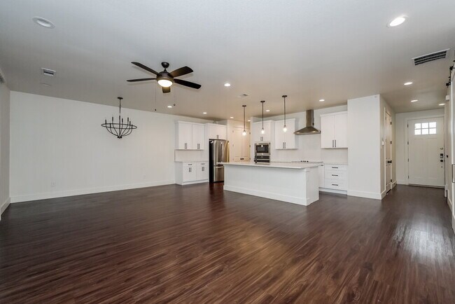 Building Photo - 8585 Mulligan Pass