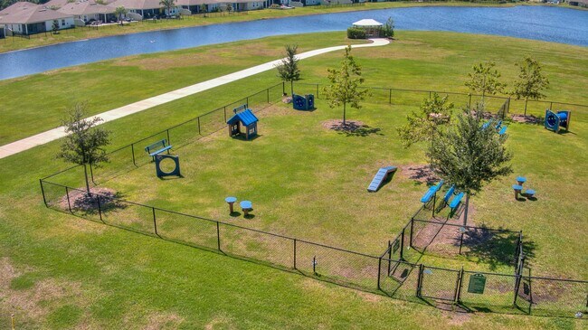 Building Photo - 130 Huesca Ct