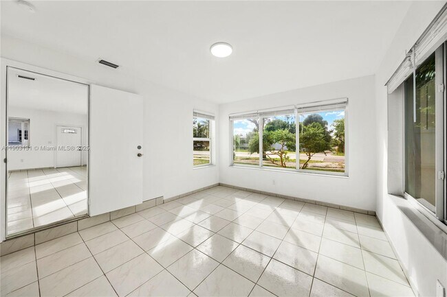 Building Photo - 1271 NE 159th St