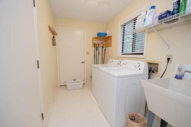 Building Photo - 106 Wexford Way