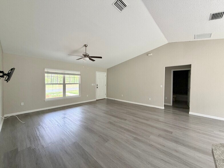 Building Photo - 853 Marion Oaks Mnr