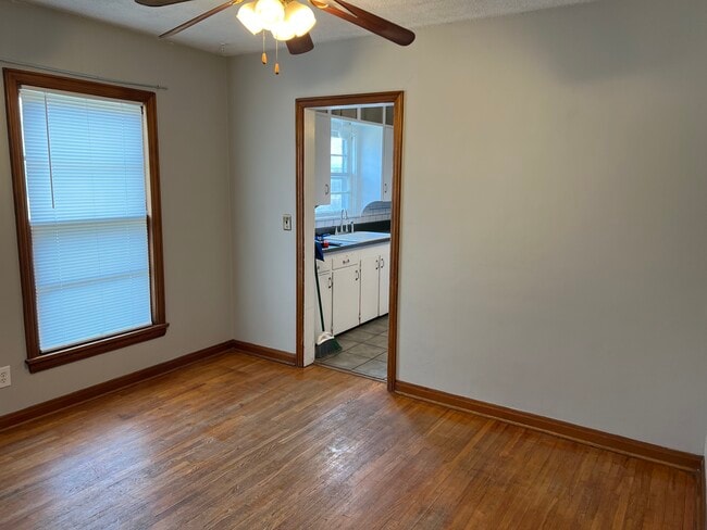 Building Photo - 425 N Meridian Ave