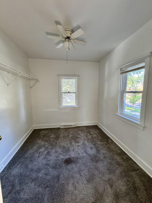 Building Photo - 2 Bedroom Home with Partially Finished Bas...