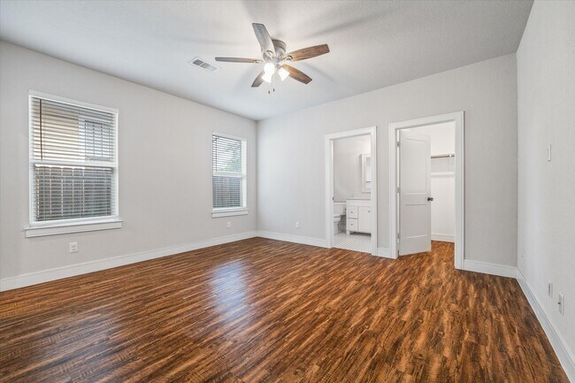 Building Photo - 2515 Delafield St