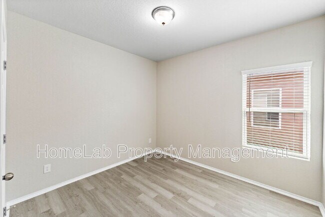 Building Photo - 7126 Mesa Cliffs