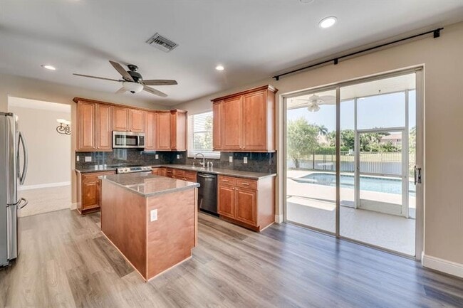 Building Photo - 558 Stonemont Dr