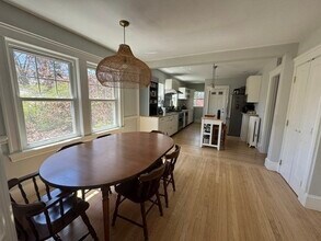 Building Photo - 109 Rockview St