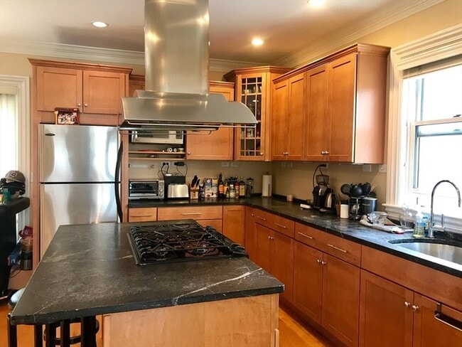 Building Photo - 360-362 Dorchester Street Unit 3