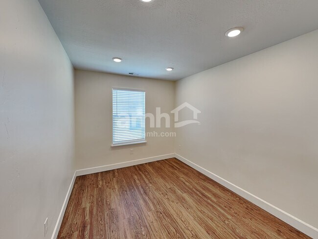 Building Photo - 2360 S Wild Horse Way