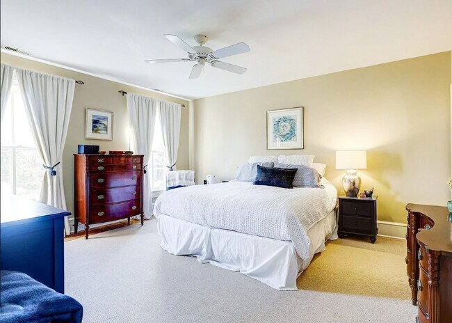 Building Photo - 27 N Hanson St