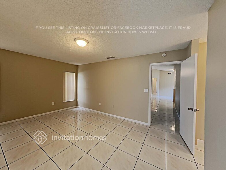 Building Photo - 7215 SW 42nd Ct