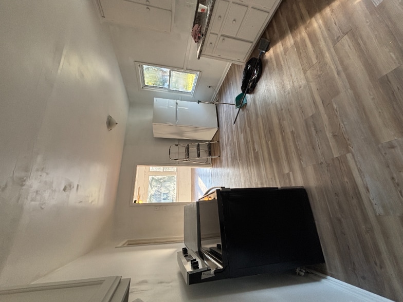 Building Photo - 231 Richmond Dr NW