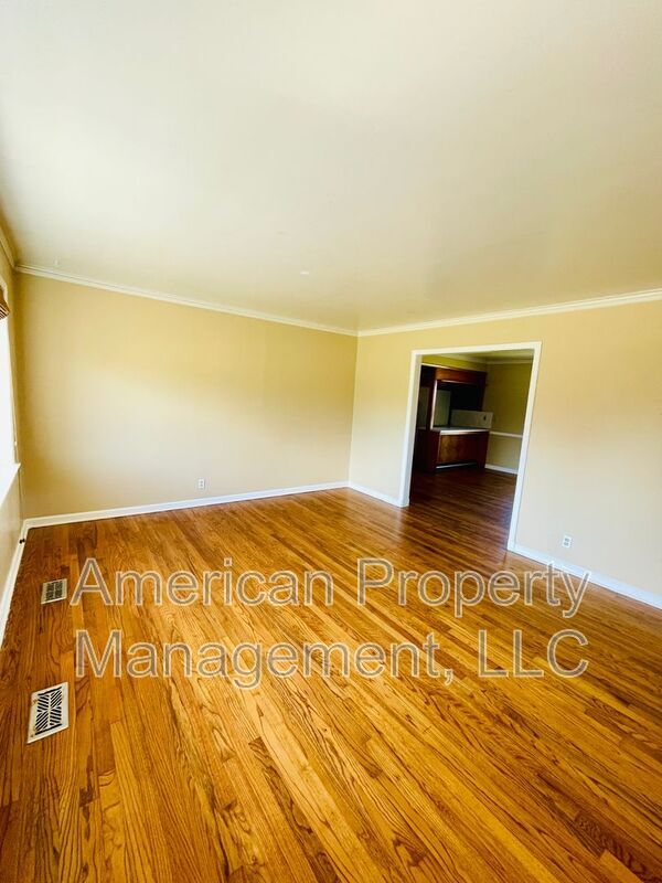 Building Photo - 4409 E 21st Pl