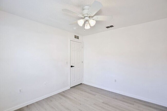 Building Photo - Stylish 3/2 + Office or Flex Space with Luxury Finishes & Spacious Open Layout