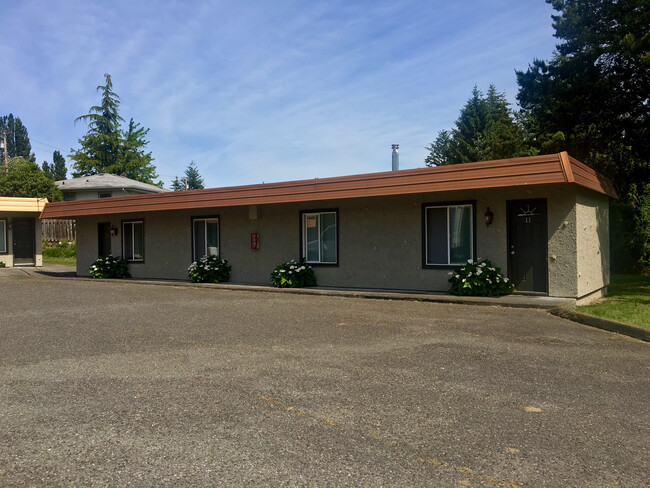 Building Photo - 2858 W Maplewood Ave