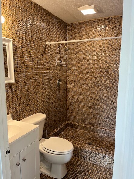 Building Photo - 3142 SE Hawthorne St