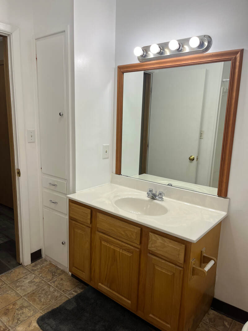 Building Photo - 1420 W University Ave