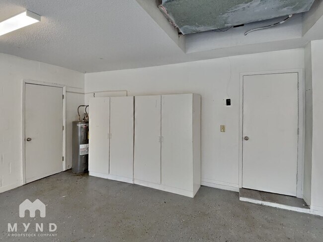 Building Photo - 11211 Sailbrooke Dr