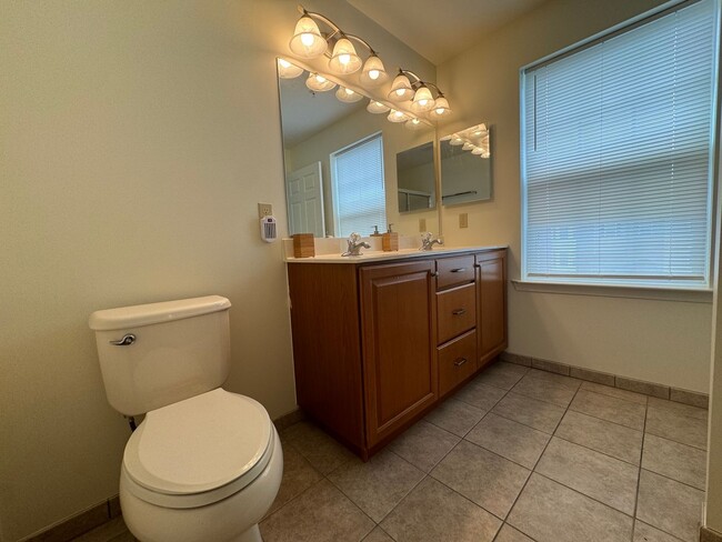 Building Photo - THREE BEDROOM TOWNHOUSE- East Penn Schools