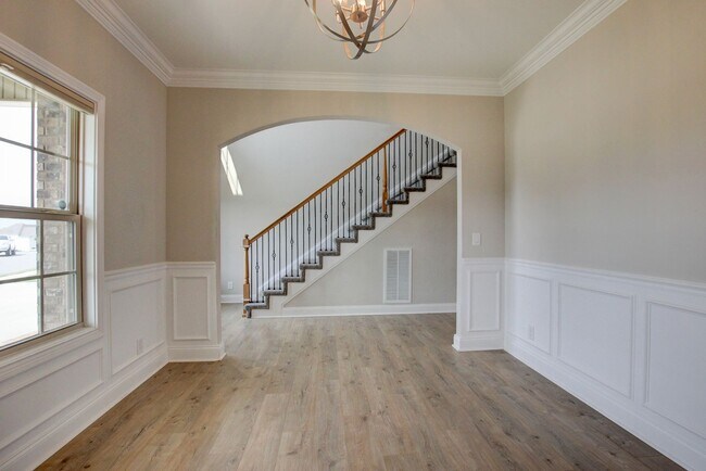 Building Photo - 230 Cotoneaster Ln