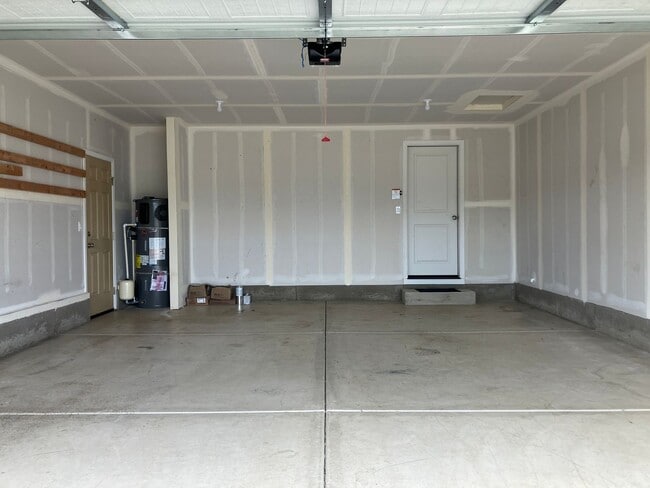 Building Photo - 2023 Three Bedroom Home in Dallas