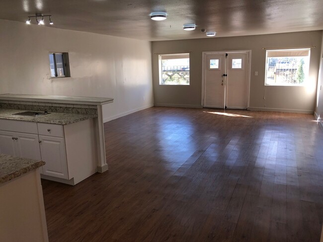 Building Photo - $300 OFF 1ST MONTH RENT IF YOU MOVE IN WIT...