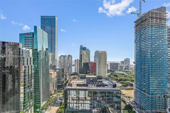 Building Photo - 1060 Brickell Ave