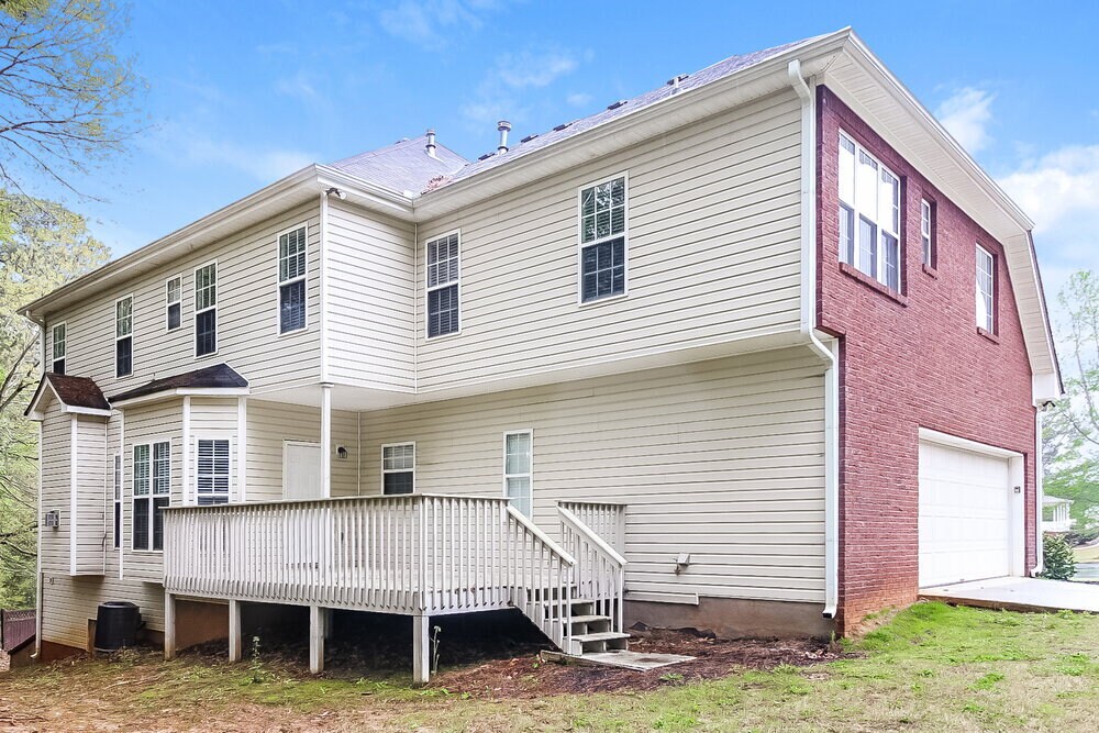 Building Photo - 245 Thorn Berry Way