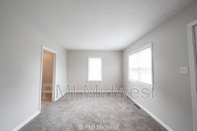 Building Photo - 1615 E Southport Rd