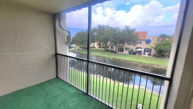 Building Photo - 428 Lakeview Dr