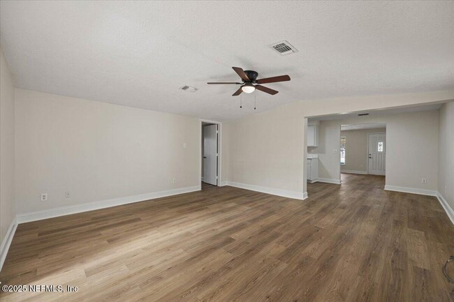 Building Photo - 2650 Debbie Ct