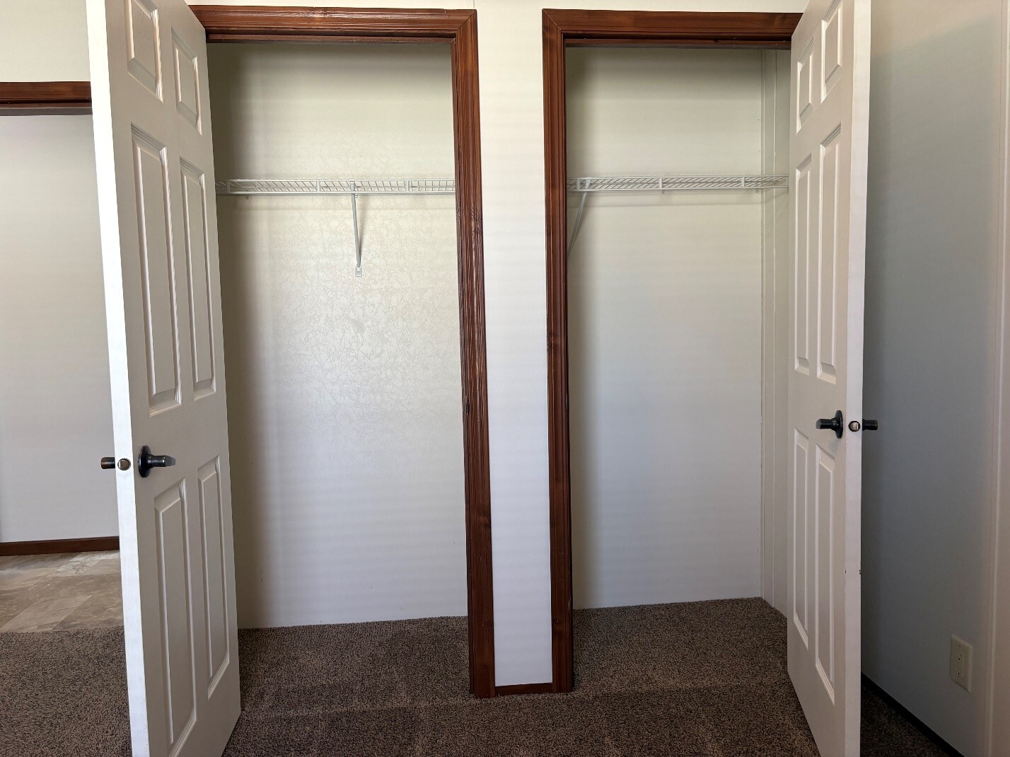 Building Photo - 2461 Sunset Dr