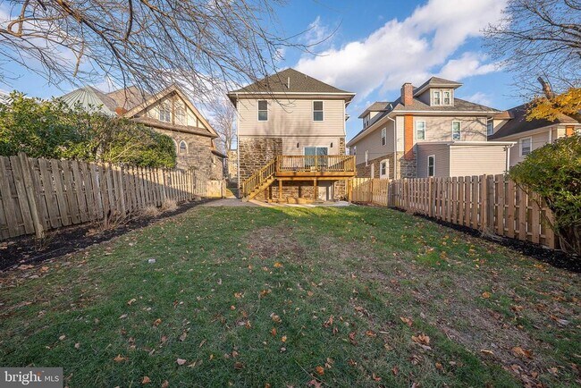 Building Photo - 314 N Essex Ave