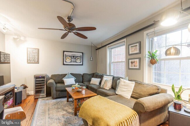 Building Photo - 36 Strawberry St