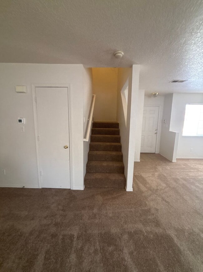 Building Photo - Rental home Near North Hills