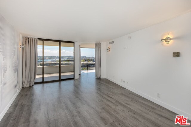 Building Photo - 4314 Marina City Dr