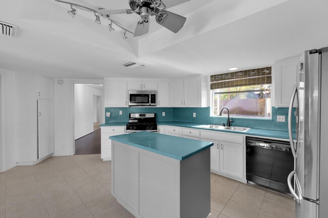 Building Photo - 39124 Channel Dr