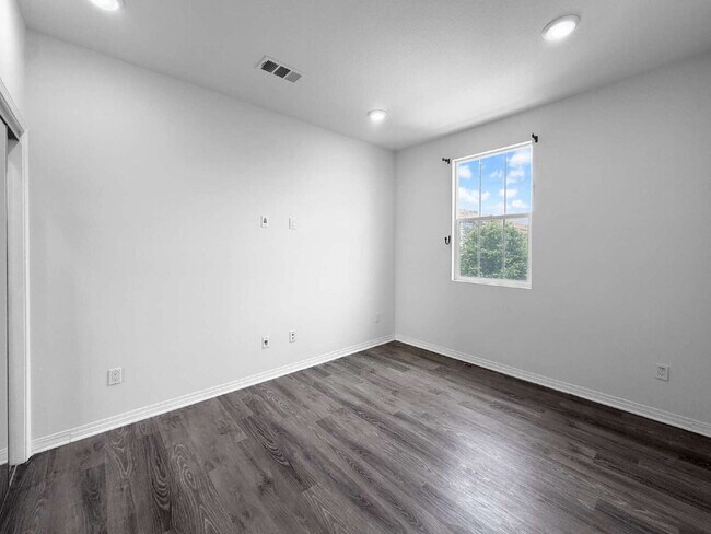 Building Photo - 26706 Lexington Ln
