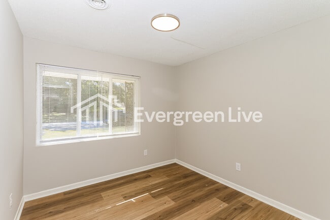 Building Photo - 3609 Massoit Dr